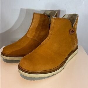 Helly Hansen Seraphina Demi Boots - in camel Women's size 9.5